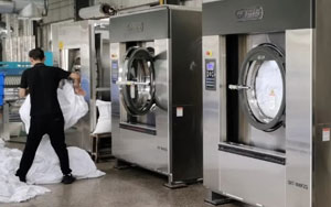 Hình ảnh máy giặt công nghiệp tại xưởng giặt